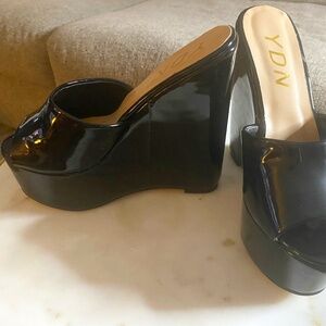 YDN Black High Heel Peep Toe Platform Wedge Mules